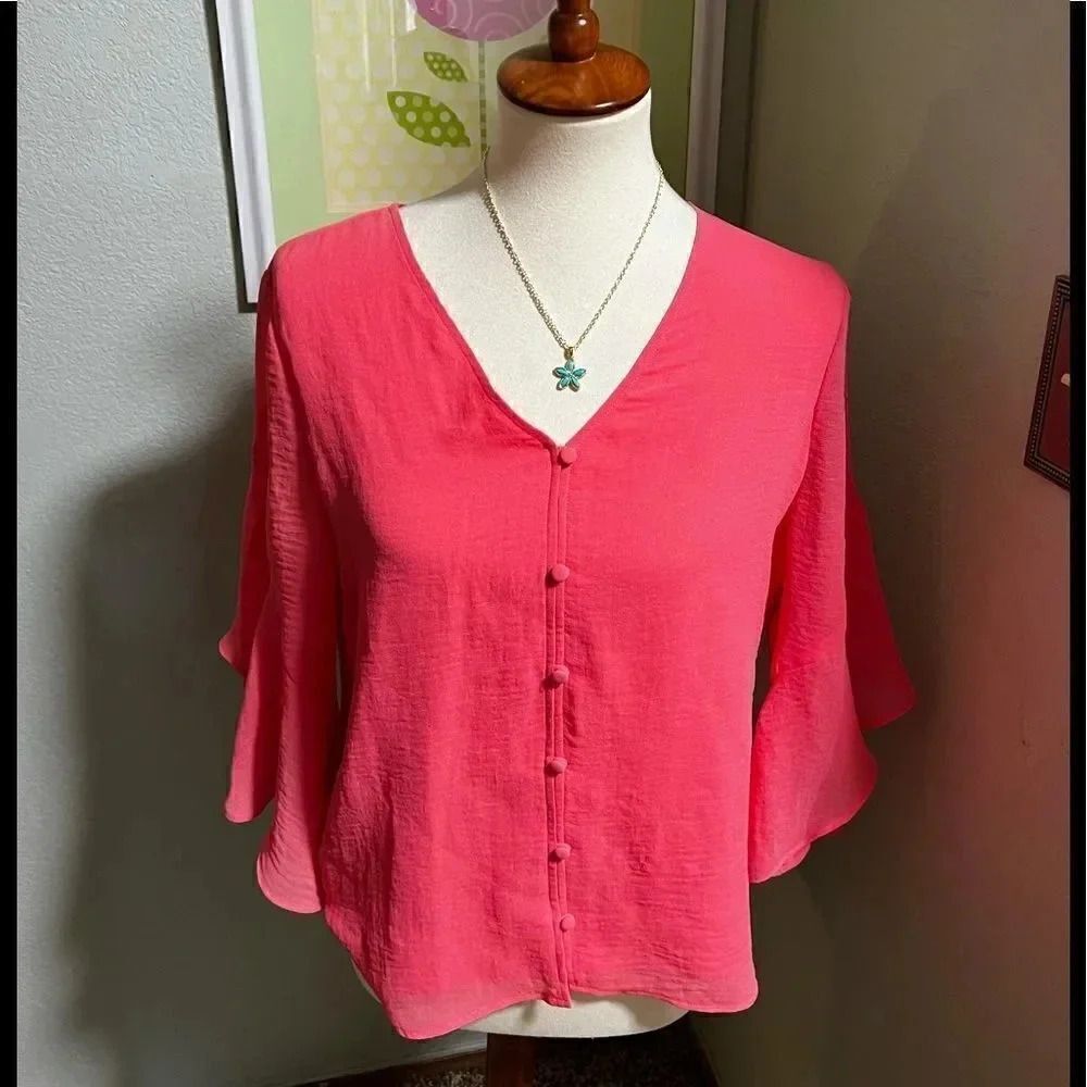 NWOT Investments Coral V-neck 3/4 Sleeve Top #202
